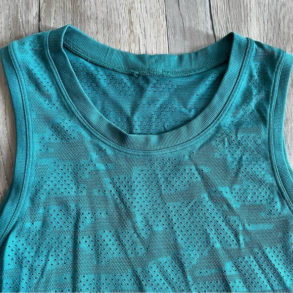 Lululemon Teal Sleeveless Women's Top​​ - Picture 3 of 4